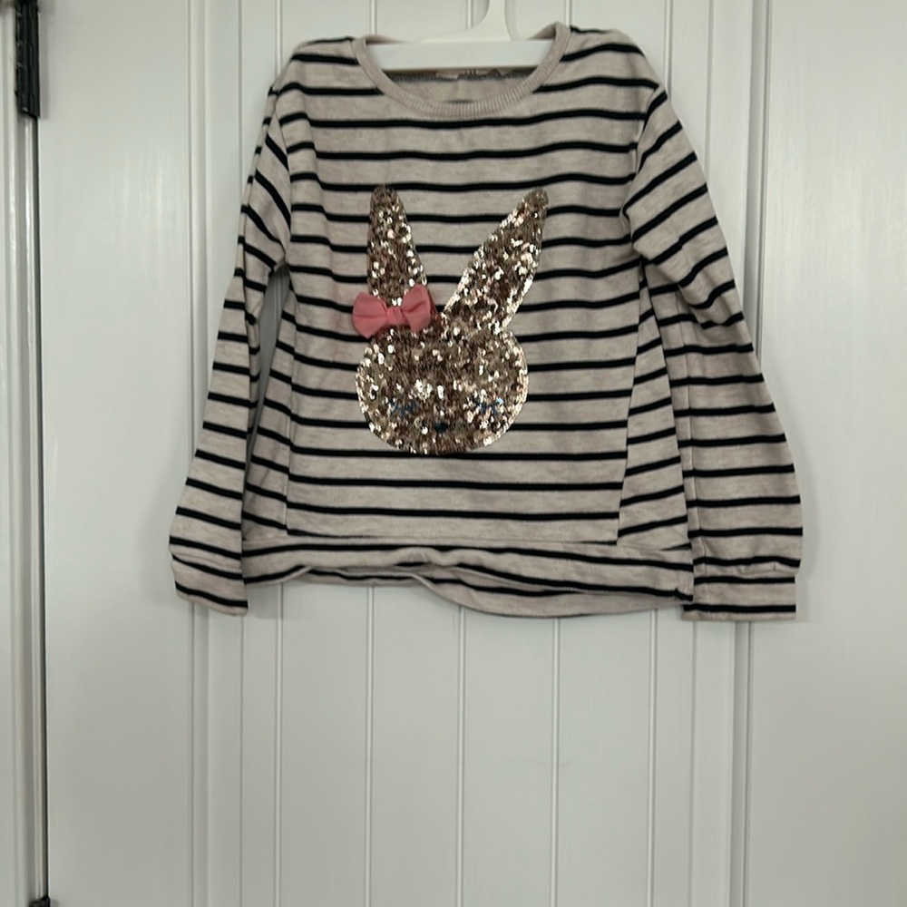 Cute H & M sweatshirt striped with sequins bunny in great shape size Us 6
